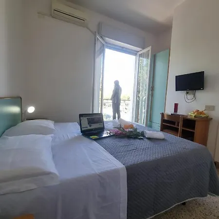 Luna Rossa Basic Hotel